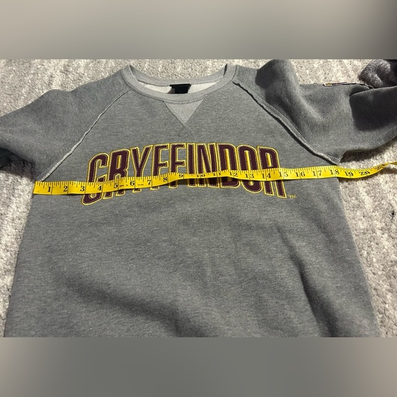 Harry Potter Gryffindor Sweatshirt Gray XS Universal Studios Wizarding World - Picture 5 of 7